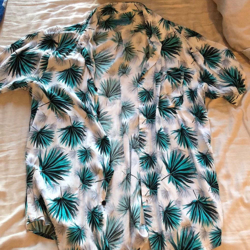 Summer Style Lightweight Button Down. Hardly Worn. - image 2